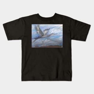 Swan in flight Kids T-Shirt